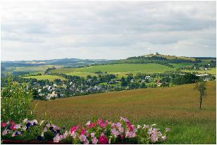 Blick ber Seiffen zum Schwartenberg